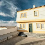 21 - Surf House Perfect Location Holiday home