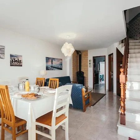 21 - Surf House Perfect Location