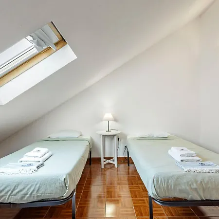 21 - Surf House Perfect Location Holiday home *
