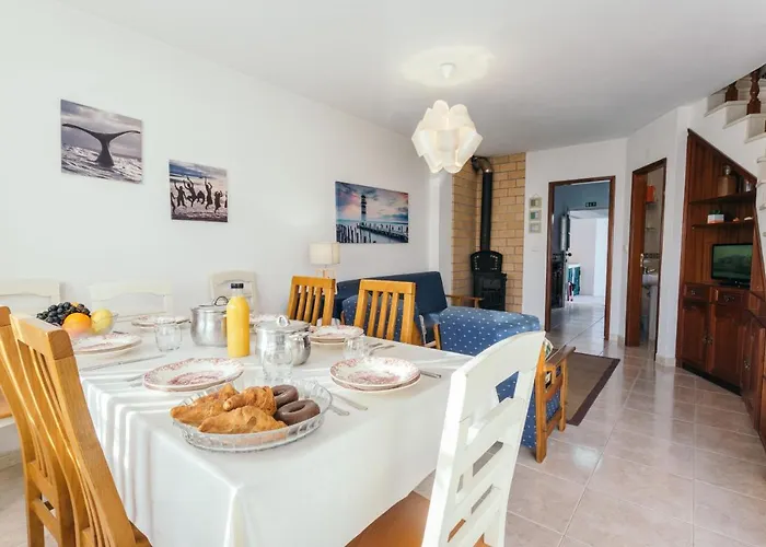 21 - Surf House Perfect Location Дом отдыха *